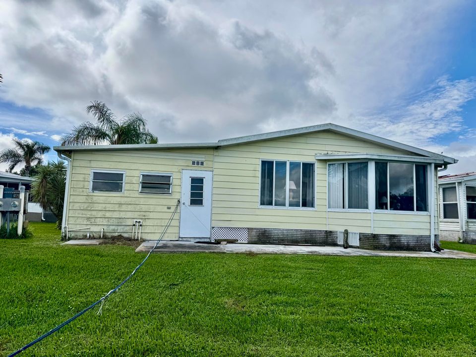 For Sale: $159,000 (2 beds, 2 baths, 1329 Square Feet)