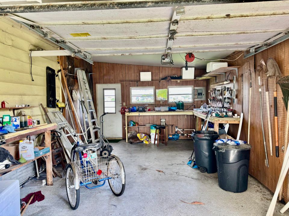 For Sale: $159,000 (2 beds, 2 baths, 1329 Square Feet)