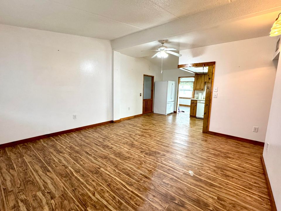 For Sale: $285,000 (3 beds, 2 baths, 1672 Square Feet)