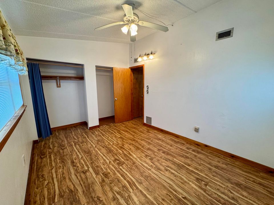 For Sale: $285,000 (3 beds, 2 baths, 1672 Square Feet)