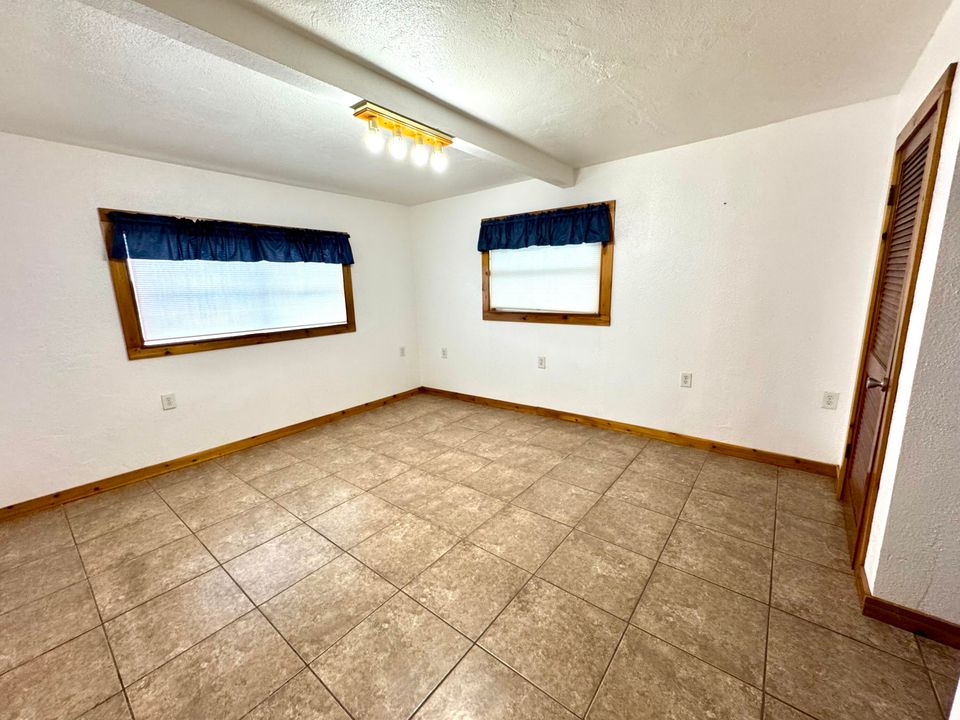 For Sale: $285,000 (3 beds, 2 baths, 1672 Square Feet)