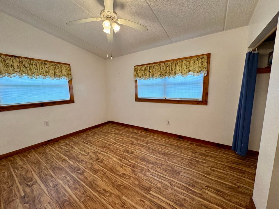 For Sale: $285,000 (3 beds, 2 baths, 1672 Square Feet)