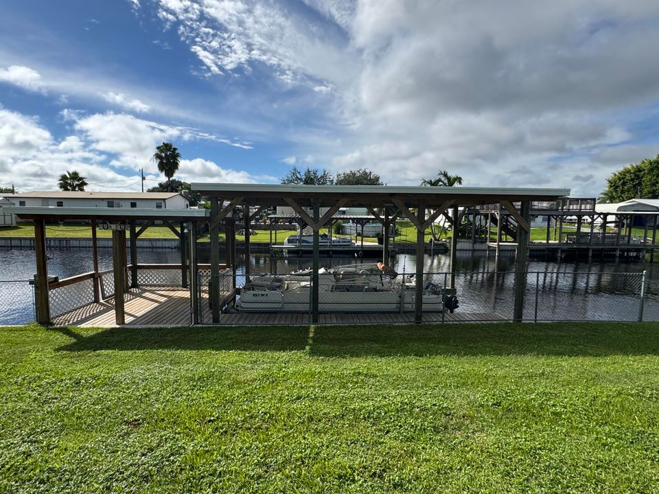 For Sale: $285,000 (3 beds, 2 baths, 1672 Square Feet)