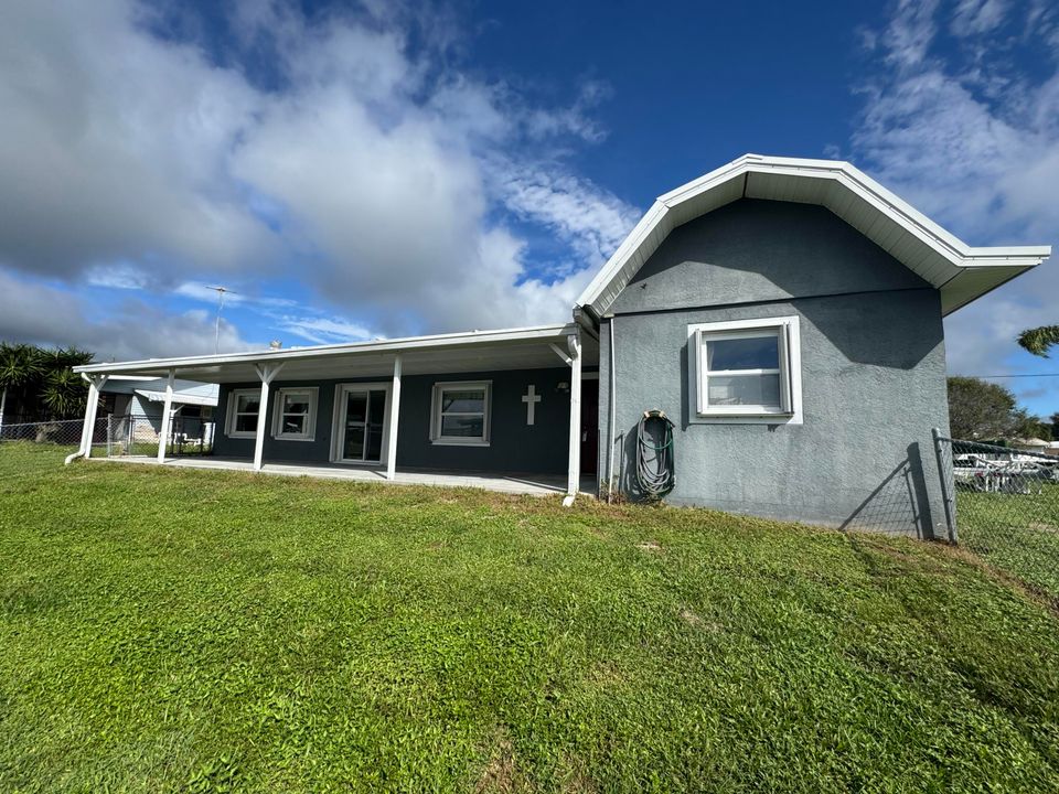 For Sale: $285,000 (3 beds, 2 baths, 1672 Square Feet)