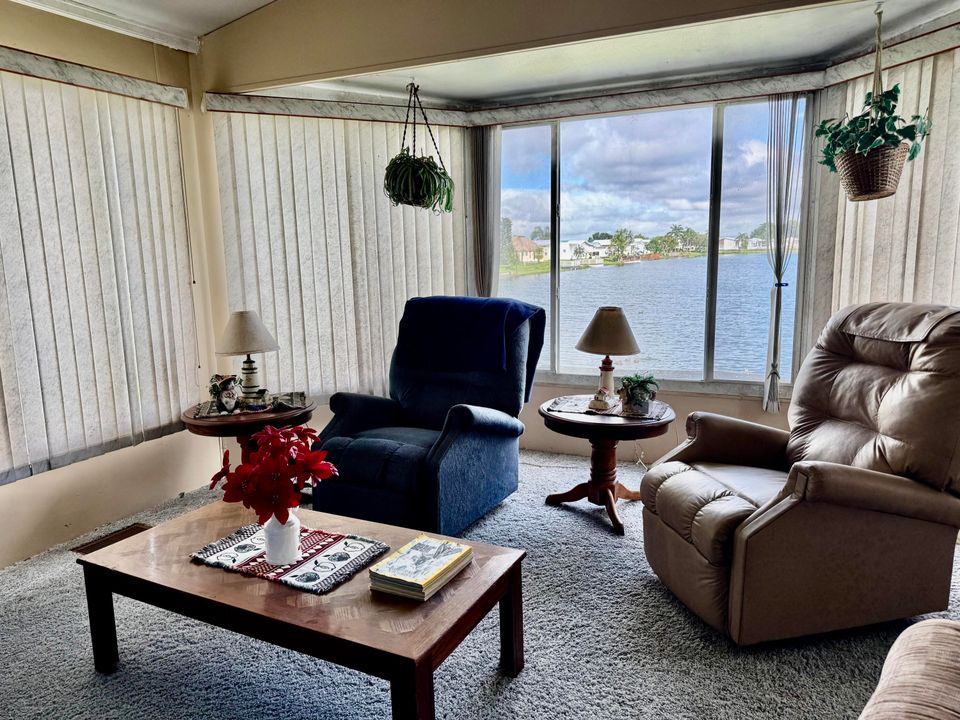 For Sale: $159,000 (2 beds, 2 baths, 1329 Square Feet)