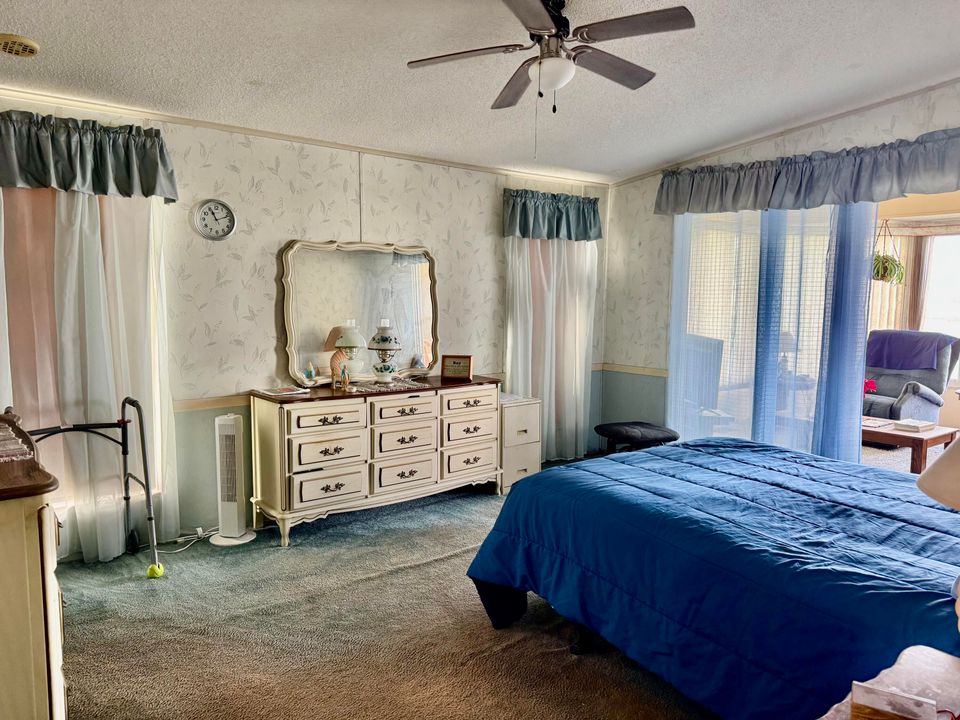 For Sale: $159,000 (2 beds, 2 baths, 1329 Square Feet)