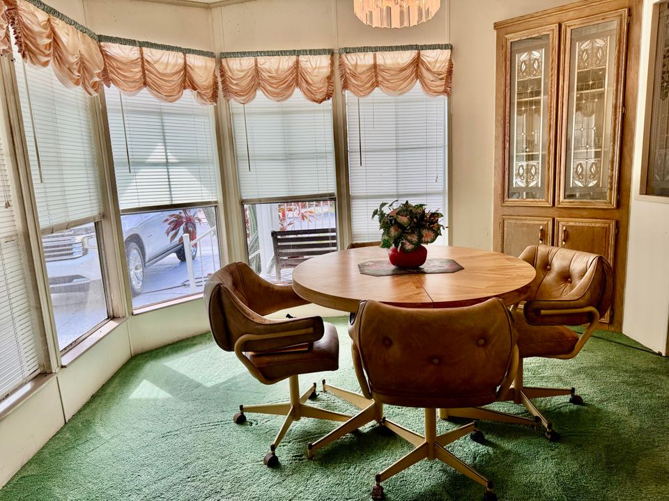 For Sale: $159,000 (2 beds, 2 baths, 1329 Square Feet)