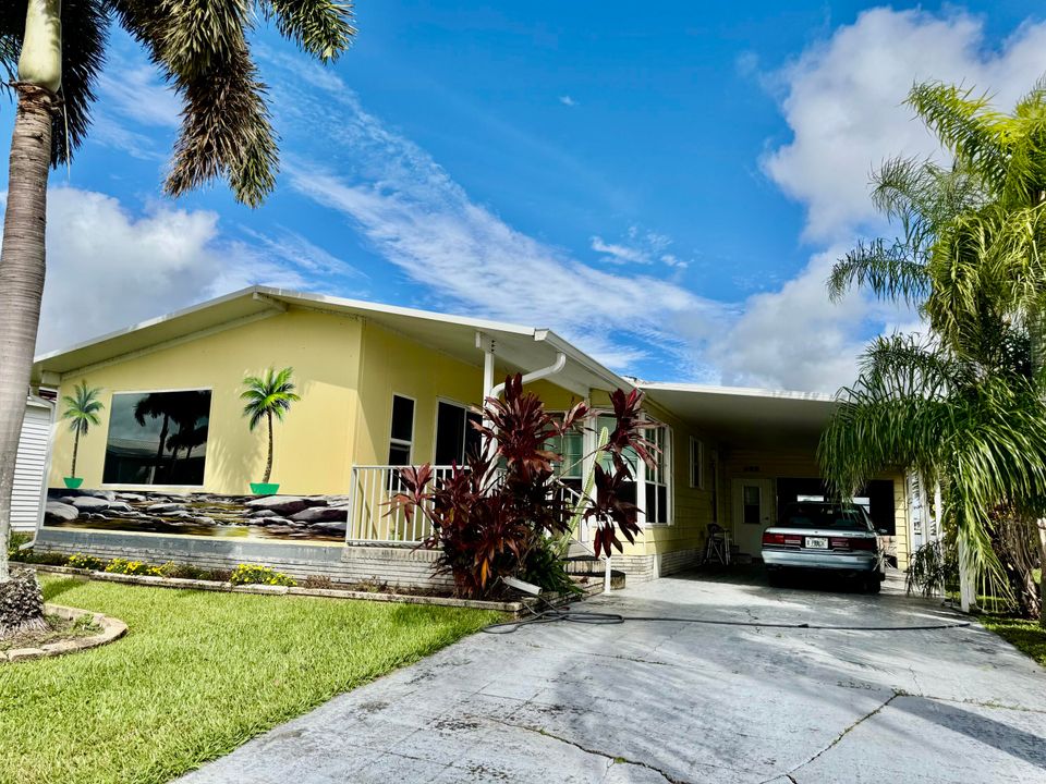 For Sale: $159,000 (2 beds, 2 baths, 1329 Square Feet)