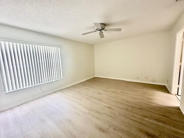 合同活跃: $3,300 (3 贝兹, 2 浴室, 1617 平方英尺)