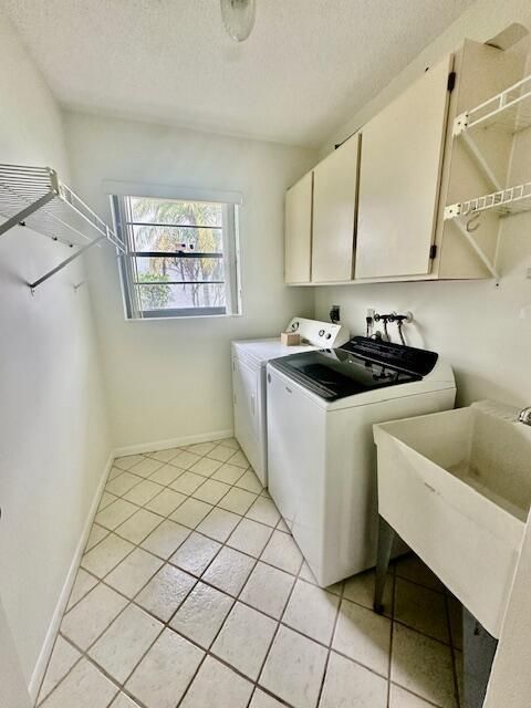 合同活跃: $3,300 (3 贝兹, 2 浴室, 1617 平方英尺)