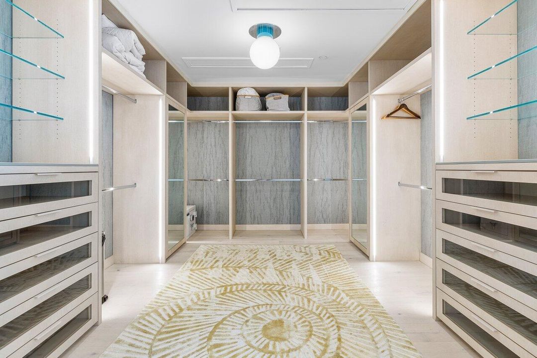 For Sale: $5,500,000 (3 beds, 3 baths, 2965 Square Feet)