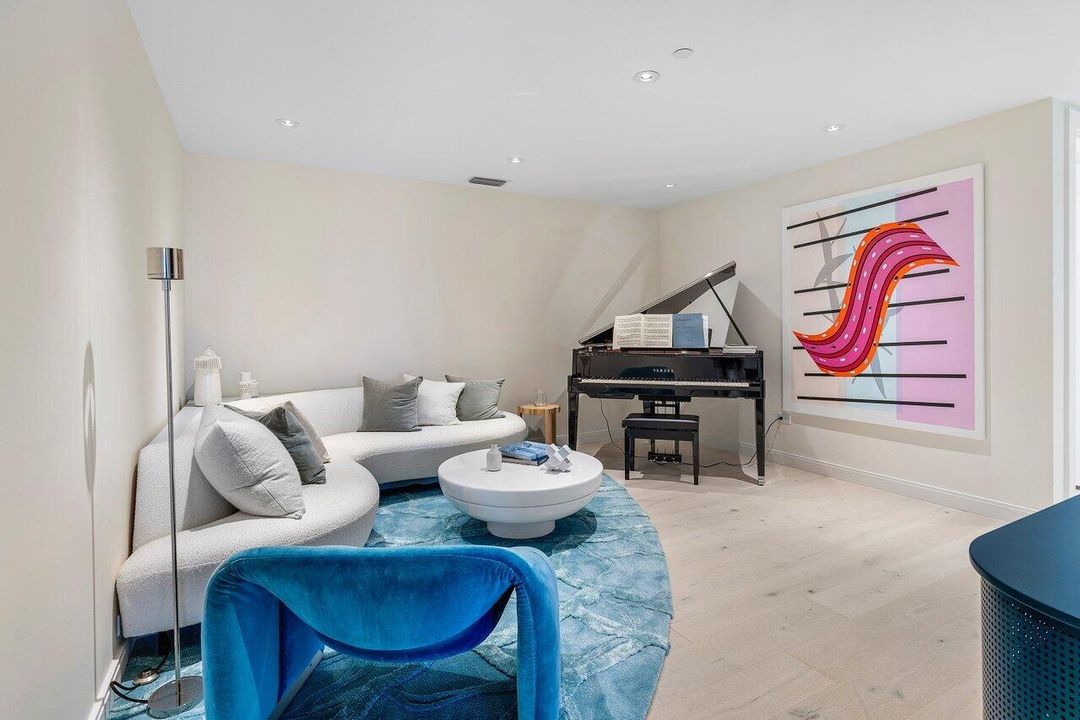 For Sale: $5,500,000 (3 beds, 3 baths, 2965 Square Feet)