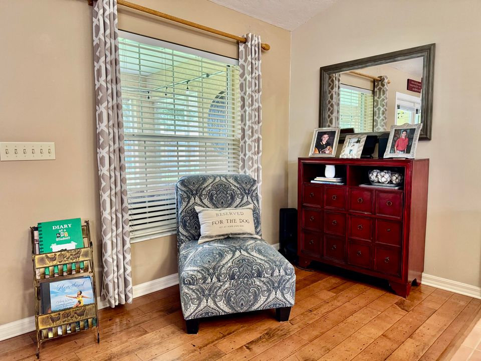 For Sale: $389,000 (3 beds, 2 baths, 1688 Square Feet)