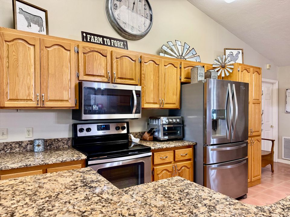 For Sale: $389,000 (3 beds, 2 baths, 1688 Square Feet)
