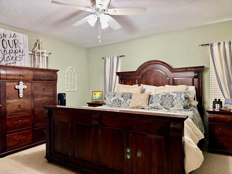 For Sale: $389,000 (3 beds, 2 baths, 1688 Square Feet)