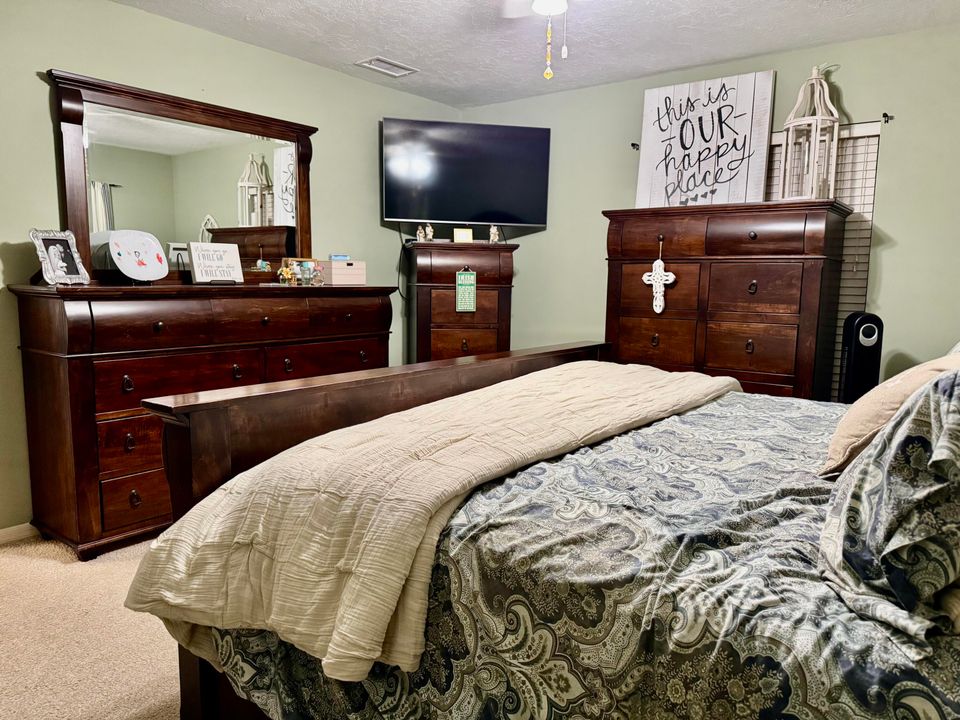 For Sale: $389,000 (3 beds, 2 baths, 1688 Square Feet)