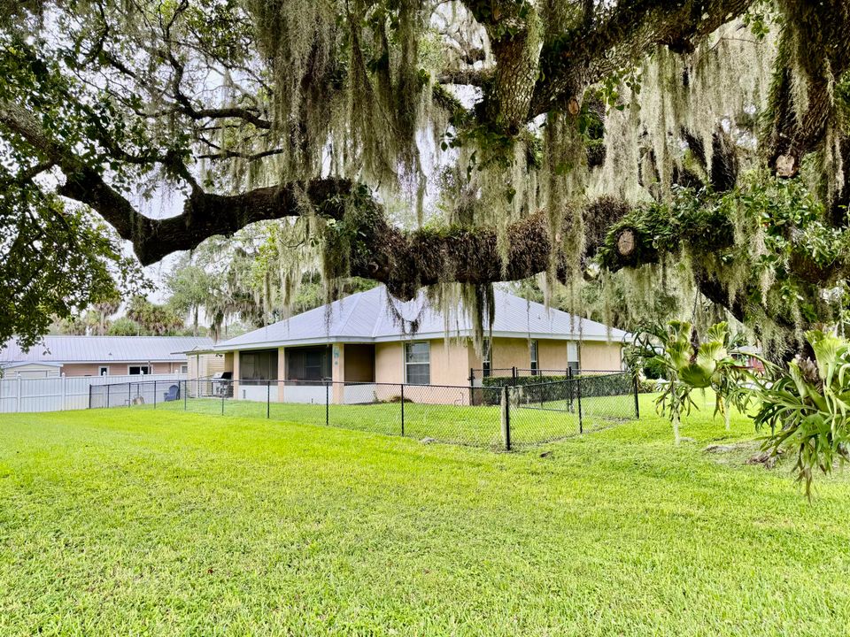 For Sale: $389,000 (3 beds, 2 baths, 1688 Square Feet)