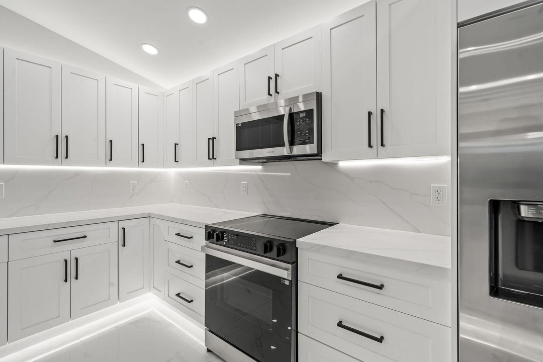 For Sale: $599,000 (3 beds, 2 baths, 1825 Square Feet)