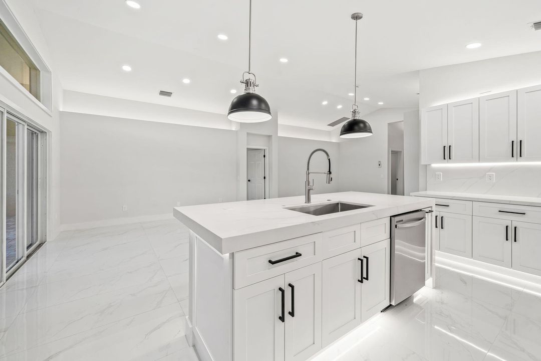 For Sale: $599,000 (3 beds, 2 baths, 1825 Square Feet)