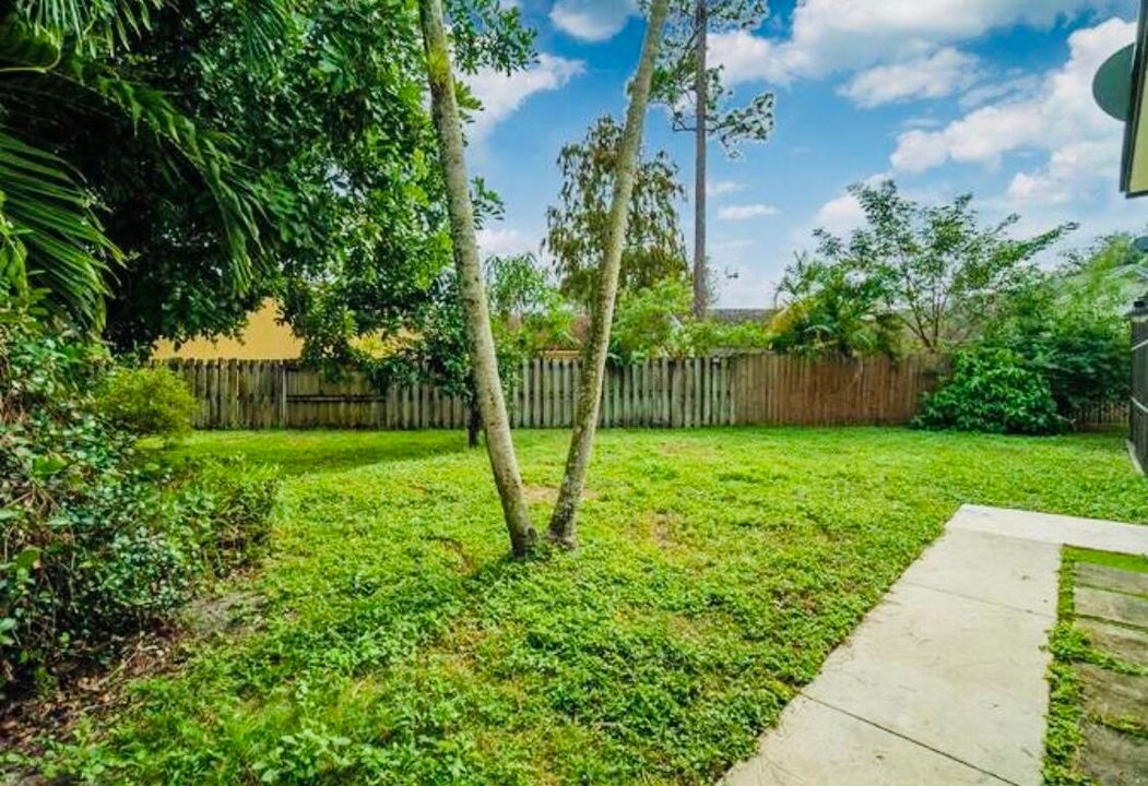 Под контрактом: $3,500 (3 спален, 2 ванн, 1275 Квадратных фут)