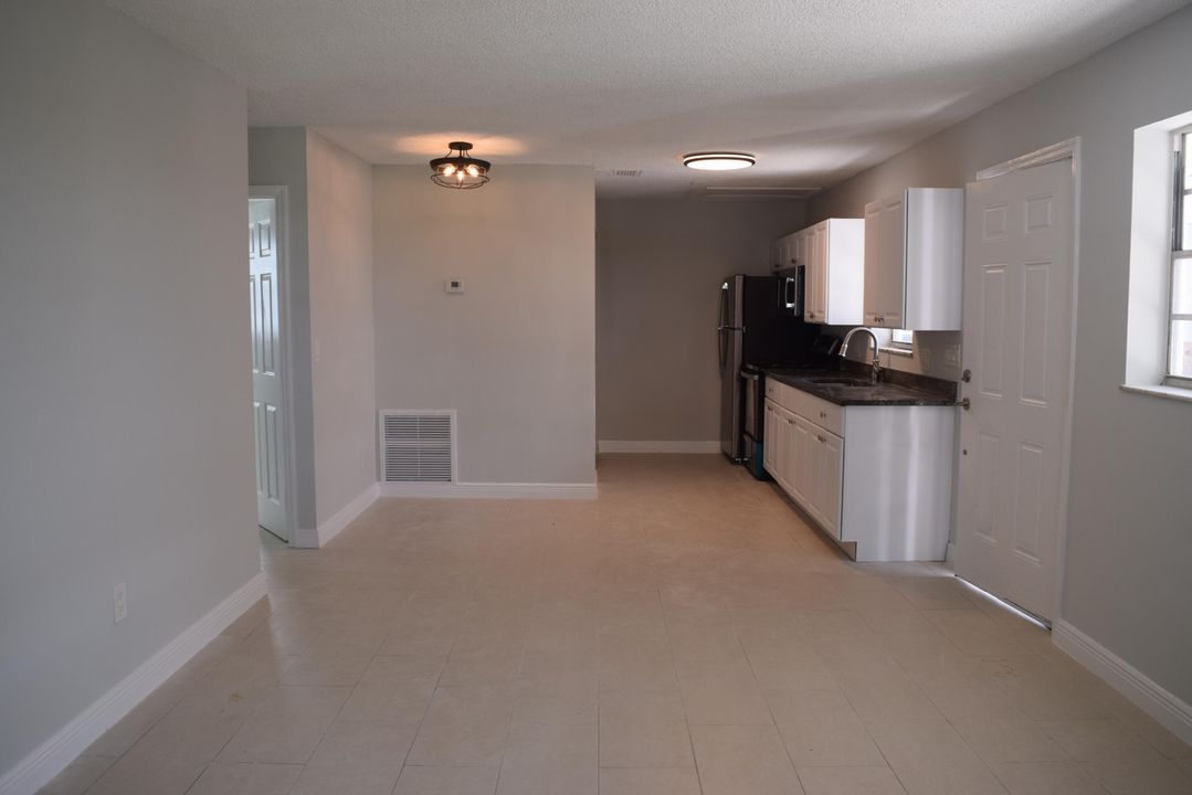 出租: $1,700 (2 贝兹, 1 浴室, 930 平方英尺)