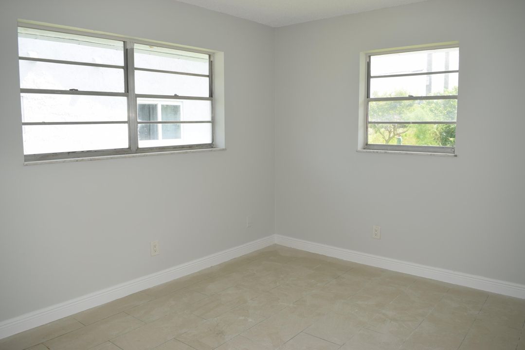 出租: $1,700 (2 贝兹, 1 浴室, 930 平方英尺)