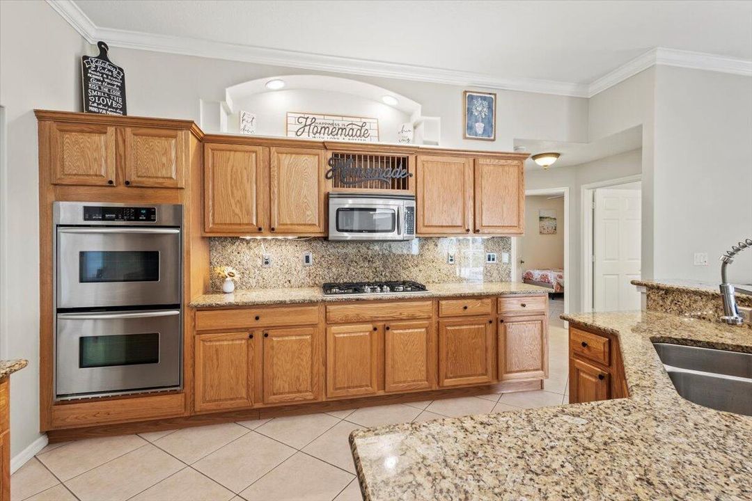 For Sale: $490,000 (3 beds, 2 baths, 2122 Square Feet)