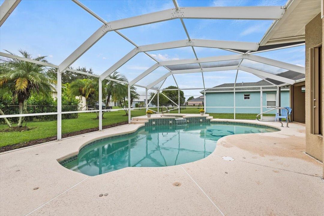 For Sale: $490,000 (3 beds, 2 baths, 2122 Square Feet)