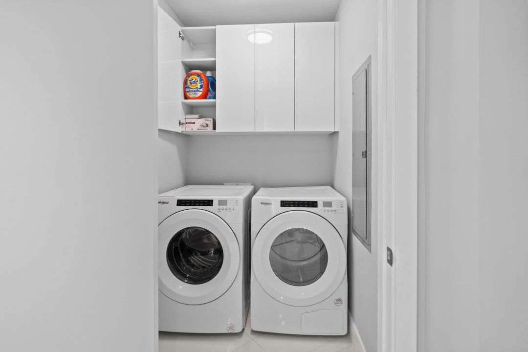 For Sale: $2,055,000 (2 beds, 2 baths, 1755 Square Feet)