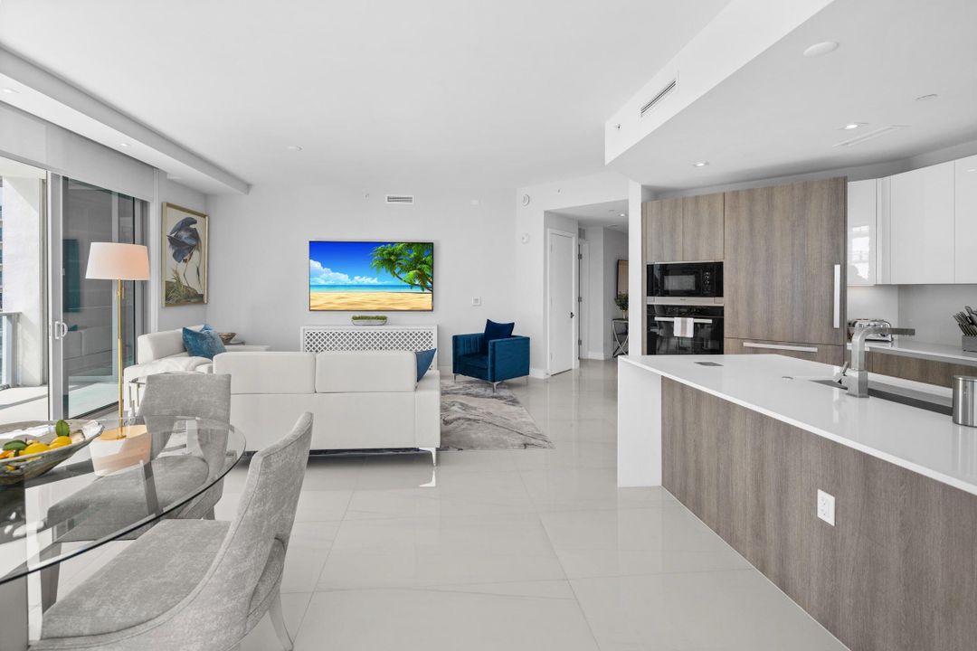 For Sale: $2,055,000 (2 beds, 2 baths, 1755 Square Feet)