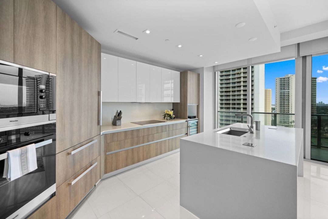 For Sale: $2,055,000 (2 beds, 2 baths, 1755 Square Feet)