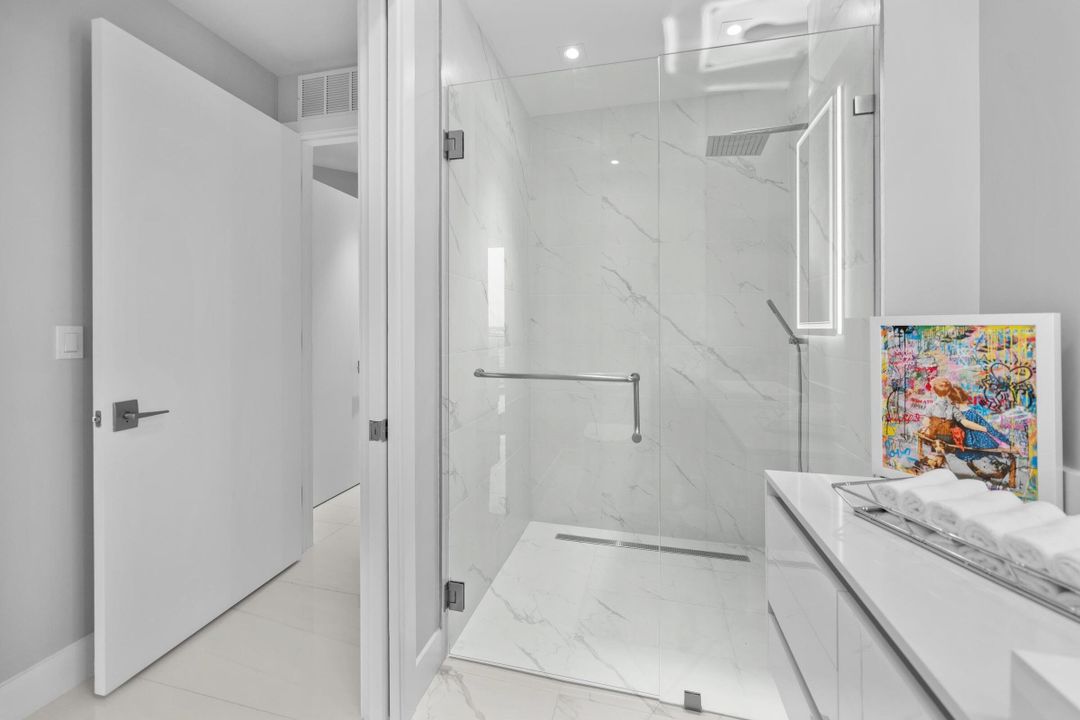 For Sale: $2,055,000 (2 beds, 2 baths, 1755 Square Feet)