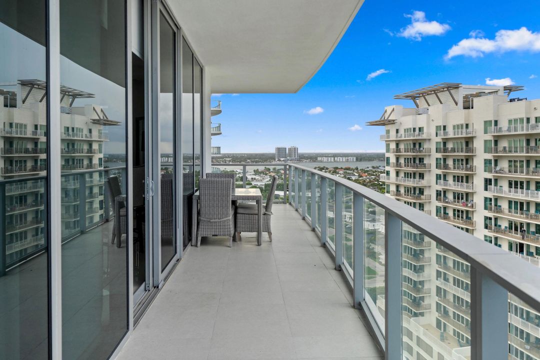 For Sale: $2,055,000 (2 beds, 2 baths, 1755 Square Feet)