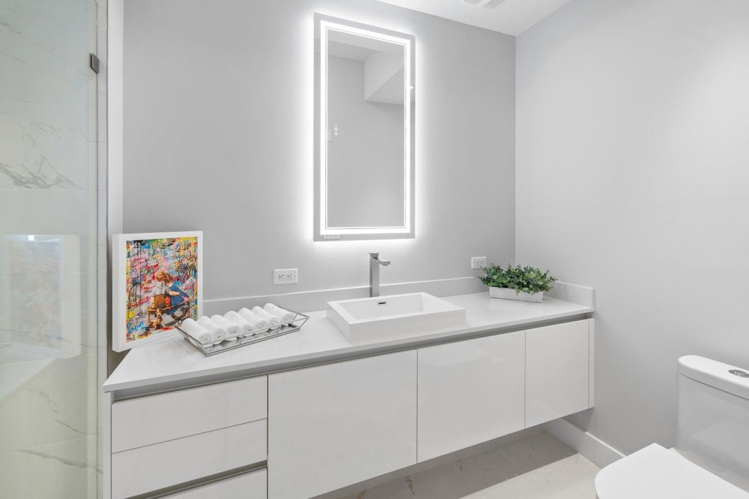 For Sale: $2,055,000 (2 beds, 2 baths, 1755 Square Feet)