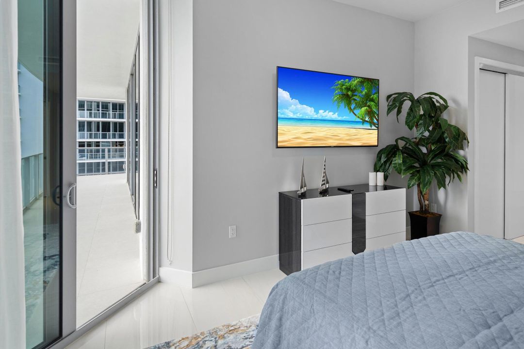 For Sale: $2,055,000 (2 beds, 2 baths, 1755 Square Feet)