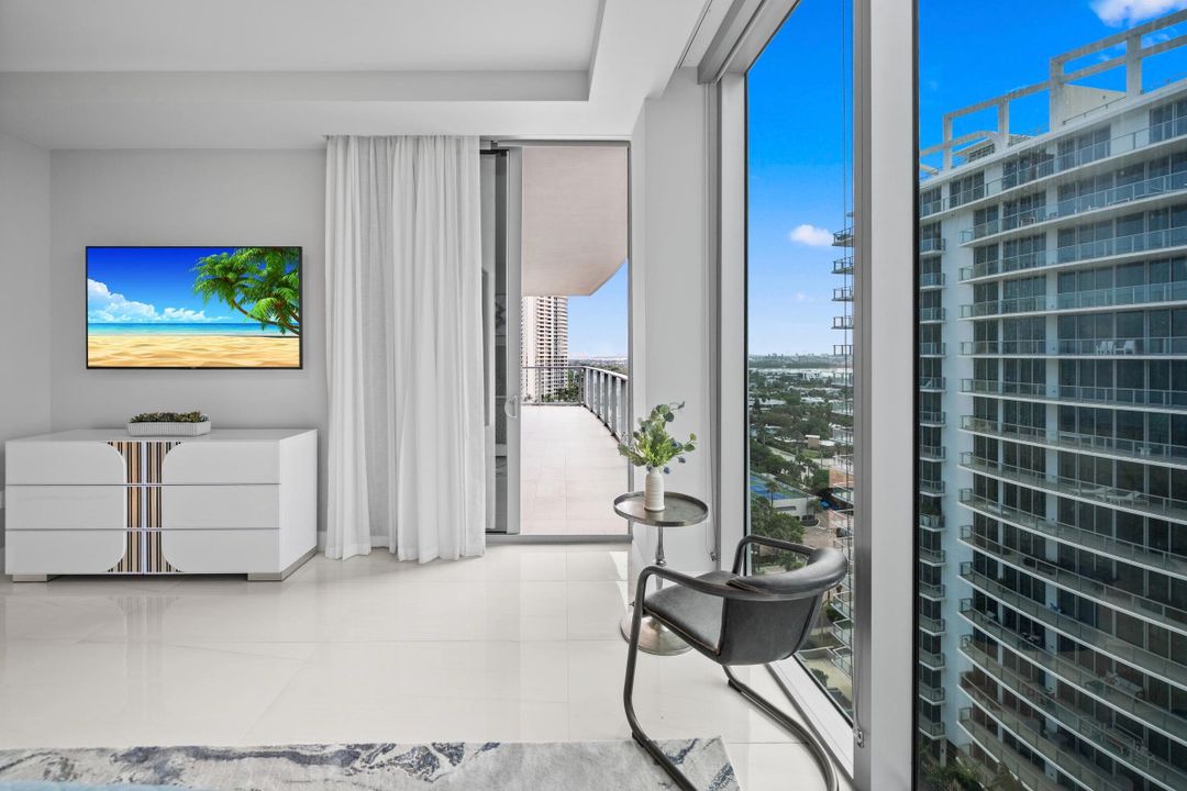 For Sale: $2,055,000 (2 beds, 2 baths, 1755 Square Feet)