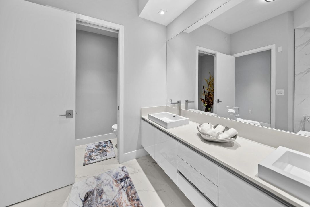 For Sale: $2,055,000 (2 beds, 2 baths, 1755 Square Feet)