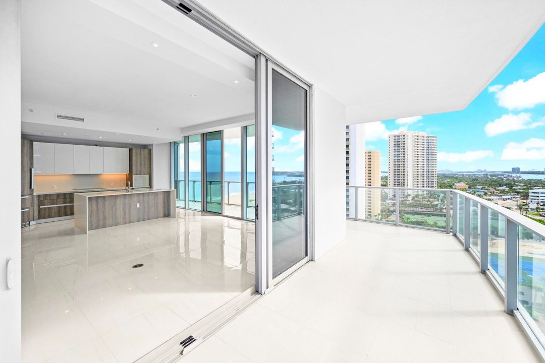 For Sale: $2,055,000 (2 beds, 2 baths, 1755 Square Feet)