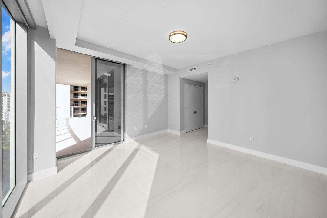 For Sale: $2,055,000 (2 beds, 2 baths, 1755 Square Feet)