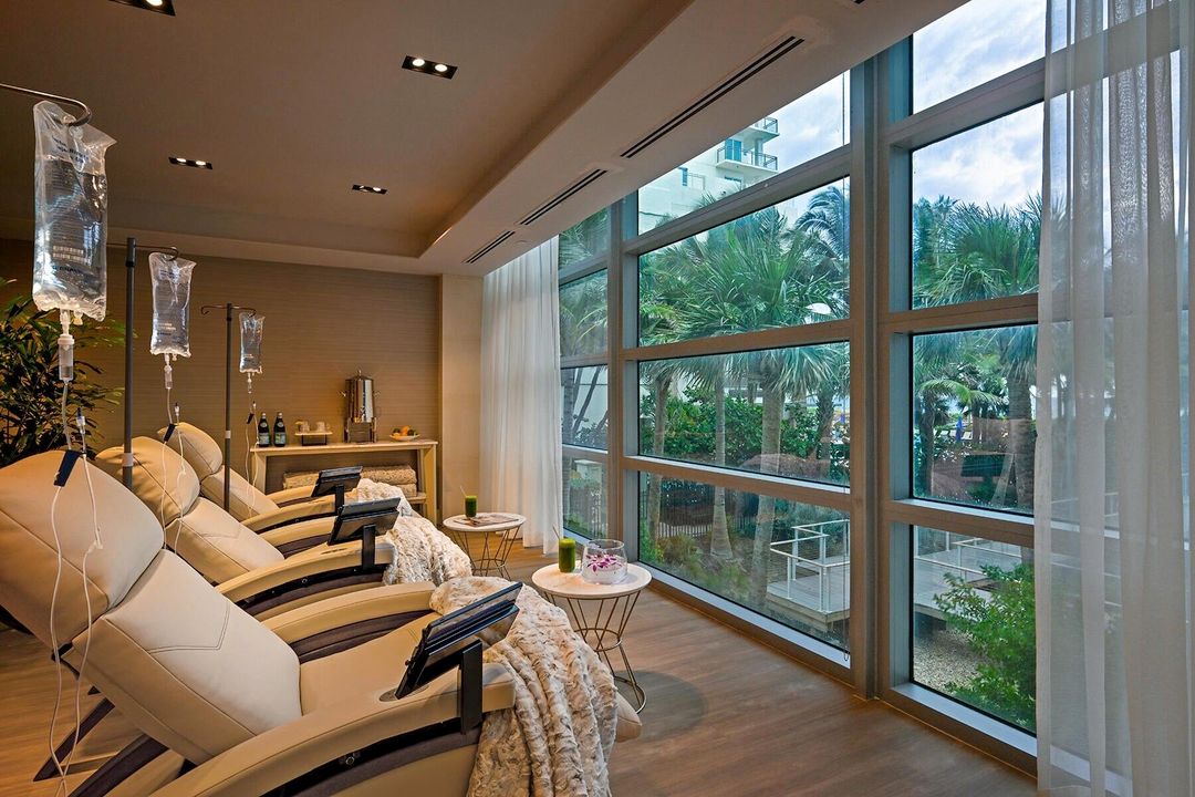 For Sale: $2,055,000 (2 beds, 2 baths, 1755 Square Feet)