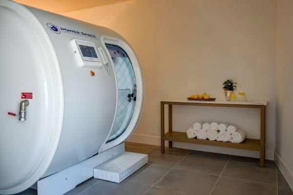 For Sale: $2,055,000 (2 beds, 2 baths, 1755 Square Feet)