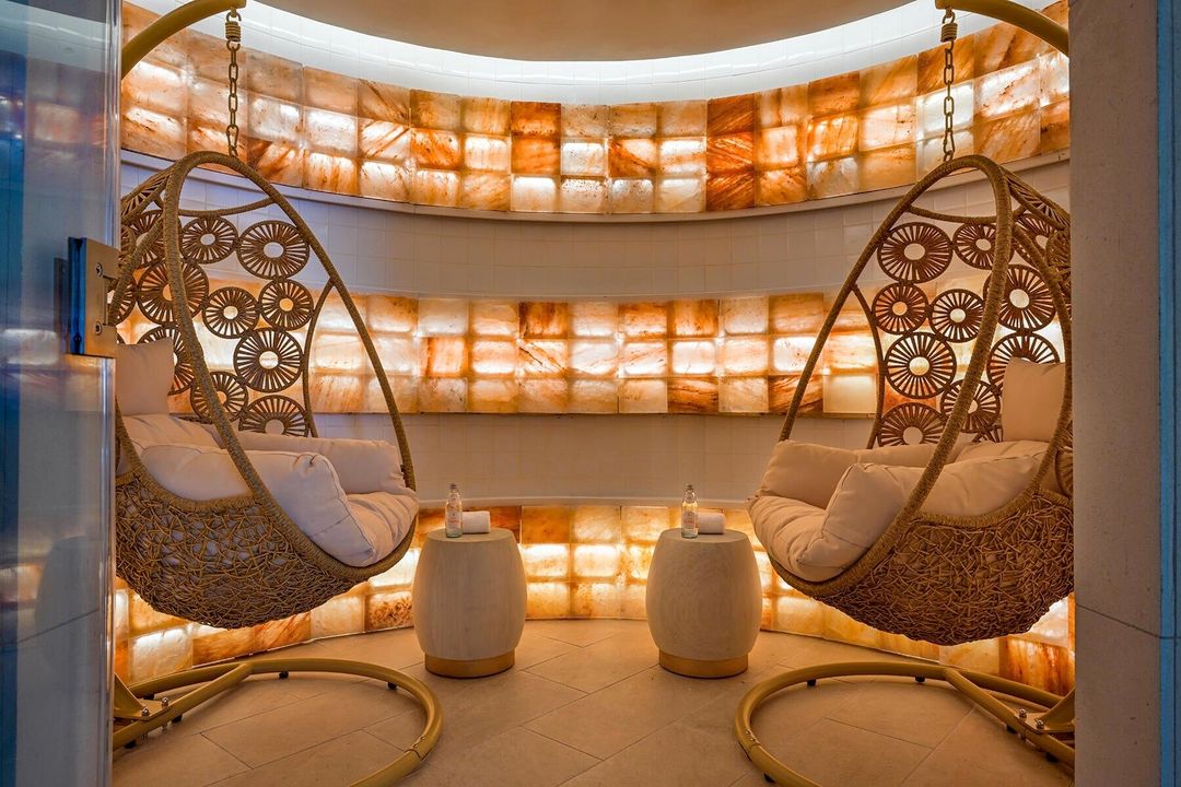 For Sale: $2,055,000 (2 beds, 2 baths, 1755 Square Feet)