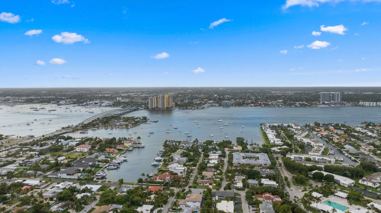 For Sale: $2,055,000 (2 beds, 2 baths, 1755 Square Feet)