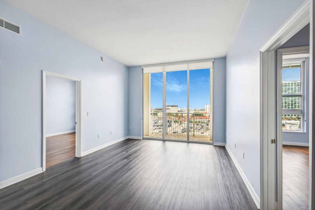 Active With Contract: $3,200 (2 beds, 2 baths, 1045 Square Feet)