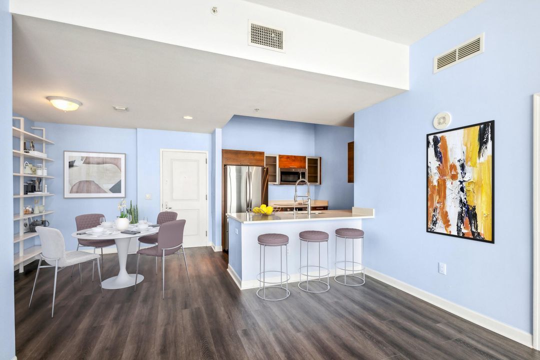 Active With Contract: $3,200 (2 beds, 2 baths, 1045 Square Feet)