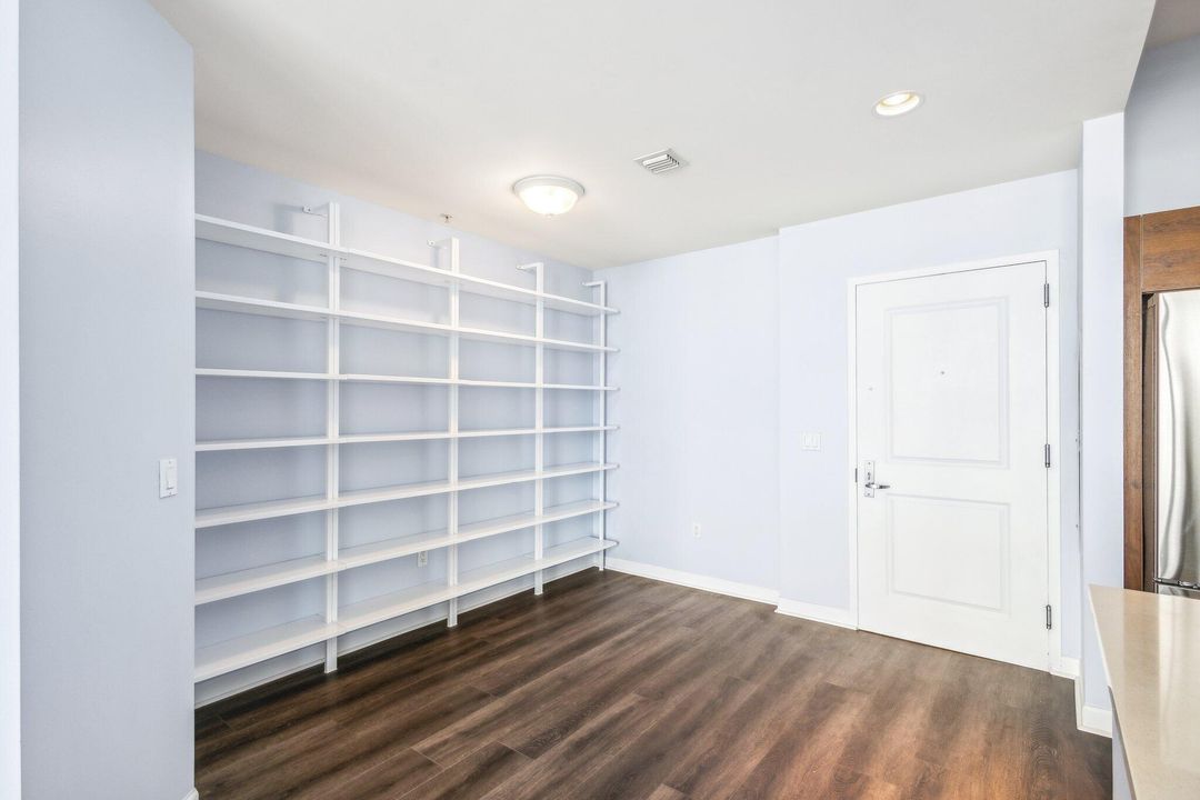 Active With Contract: $3,200 (2 beds, 2 baths, 1045 Square Feet)