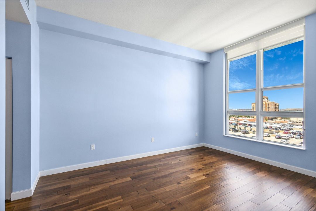 Active With Contract: $3,200 (2 beds, 2 baths, 1045 Square Feet)