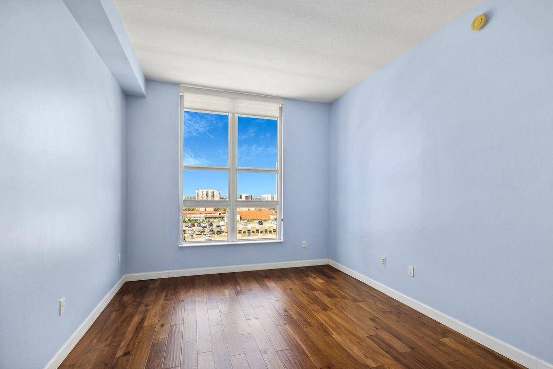 Active With Contract: $3,200 (2 beds, 2 baths, 1045 Square Feet)