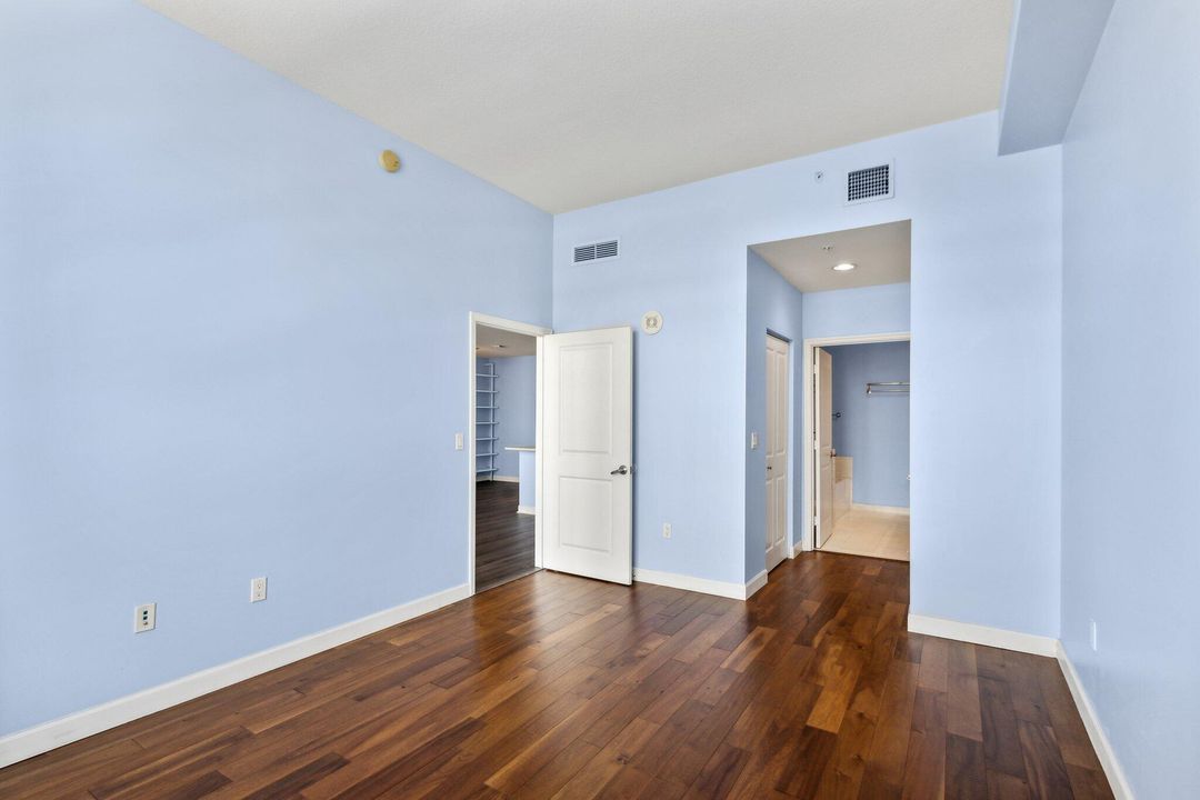Active With Contract: $3,200 (2 beds, 2 baths, 1045 Square Feet)