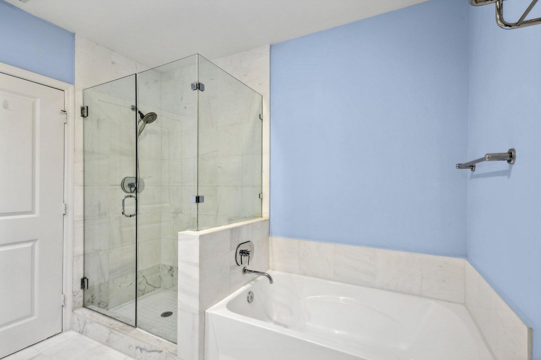 Active With Contract: $3,200 (2 beds, 2 baths, 1045 Square Feet)